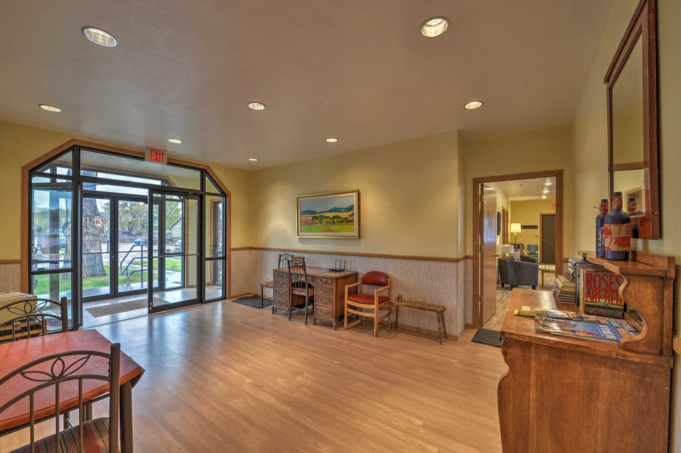 Large Ten Sleep Home on Main St, 10 Mins to Canyon House in Wyoming