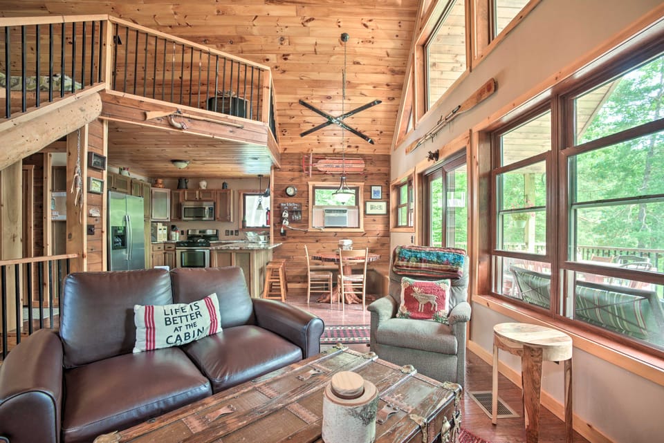 Adirondack Cabin on Peaceful Lake Near Glenfield! House in Adirondack Mountains