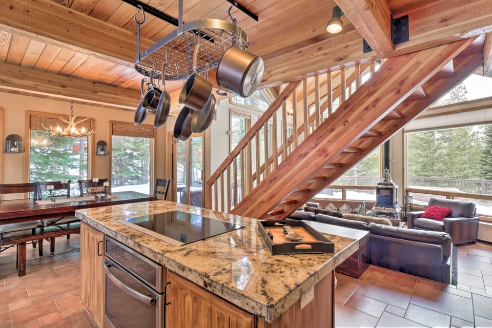 Snowshoe & Ski: Home w/ Mtn-View Deck in Breck! House in Summit County