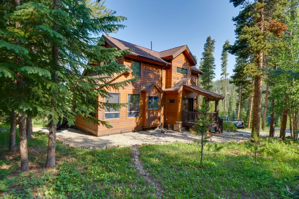 Snowshoe & Ski: Home w/ Mtn-View Deck in Breck! House in Summit County