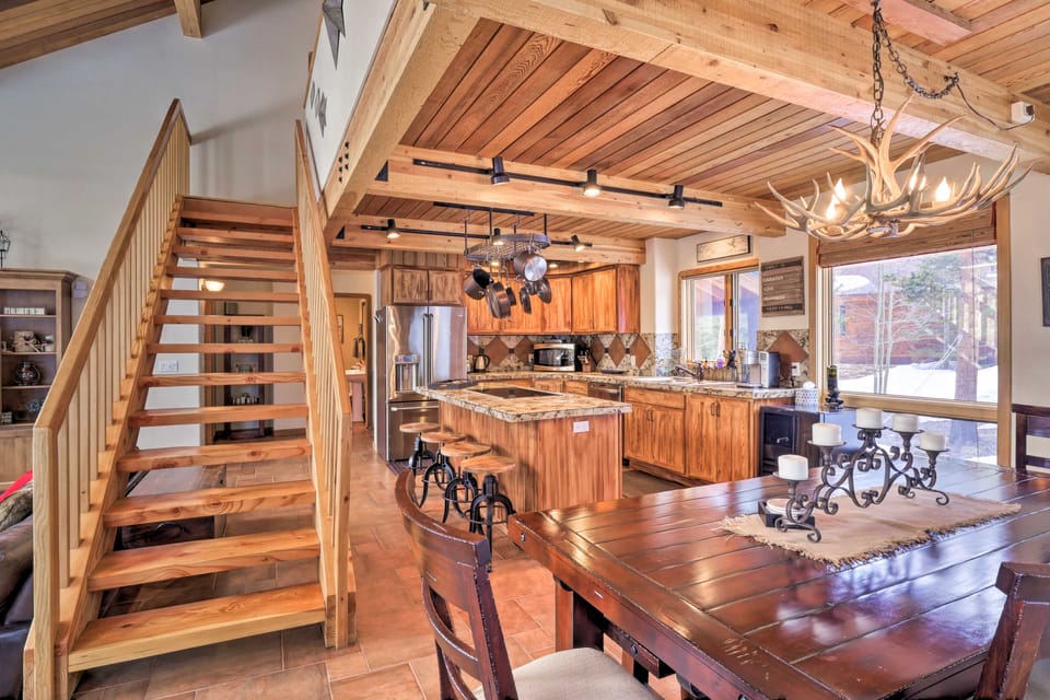 Snowshoe & Ski: Home w/ Mtn-View Deck in Breck! House in Summit County