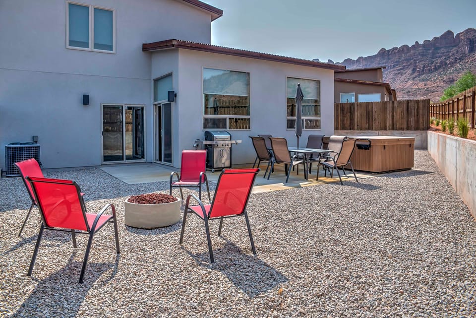 Upscale Moab Home w/ Red Rock Views & Hot Tub Apartment in Utah