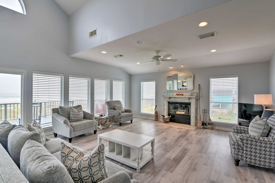 Beachside Living: Family Retreat in Galveston House in Galveston Island