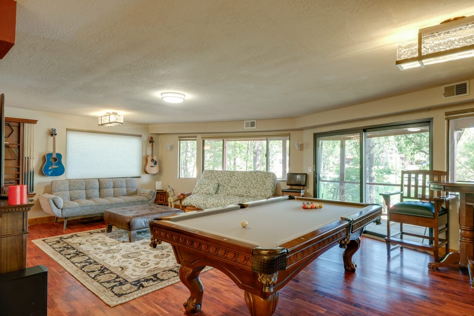 Game Room! Group Lake House, 25 Mi to Yosemite House in Groveland
