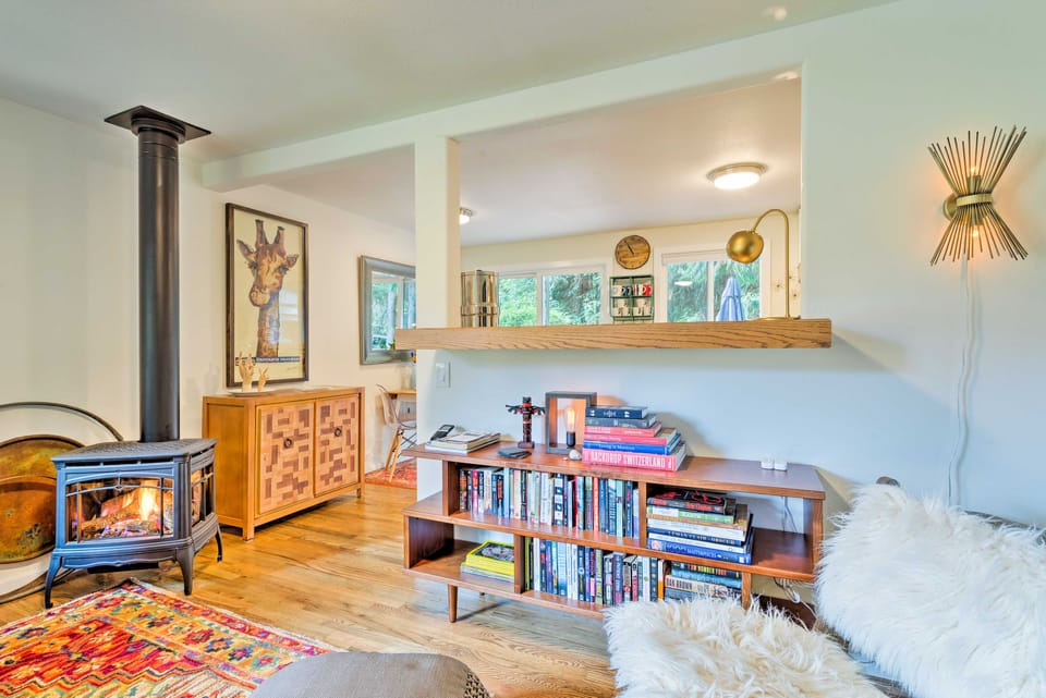 House w/ Deck on Whidbey Island, 1 Mi from Shore! Cottage in Whidbey Island