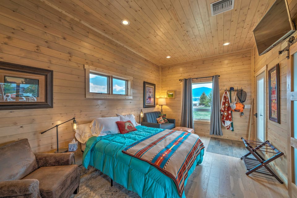 Ennis Lake Studio w/ Kayak, Pool & Fire Pit! Apartment in Idaho