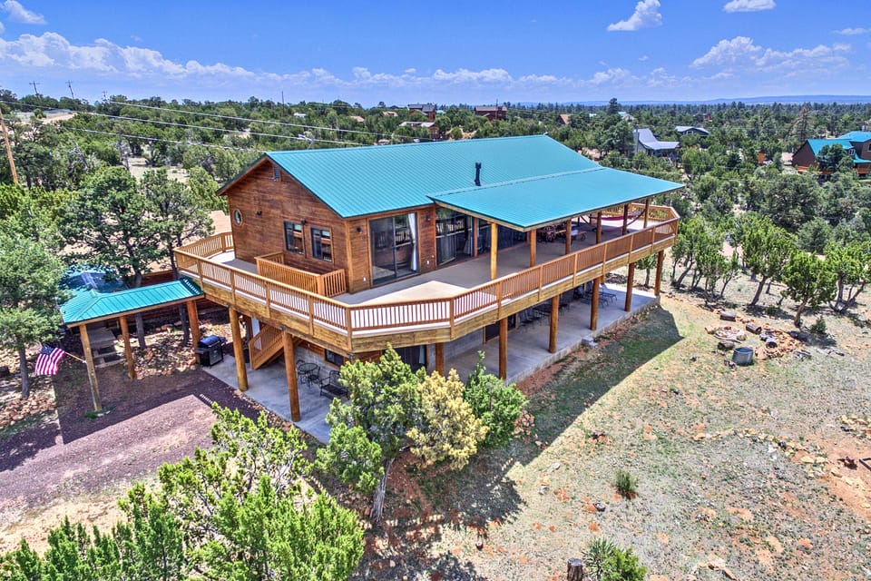 Overgaard Cabin w/ Pool Table & Incredible View House in Heber-Overgaard