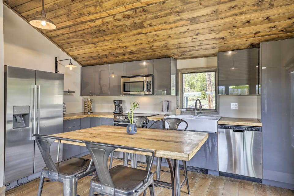 Updated Cabin w/ Hot Tub ~ 11 Mi to Winter Park! House in Colorado