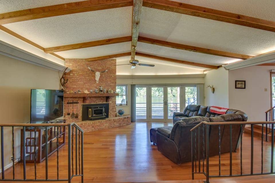Deck, Dock & Resort Amenities: Home in Hot Springs House in Arkansas