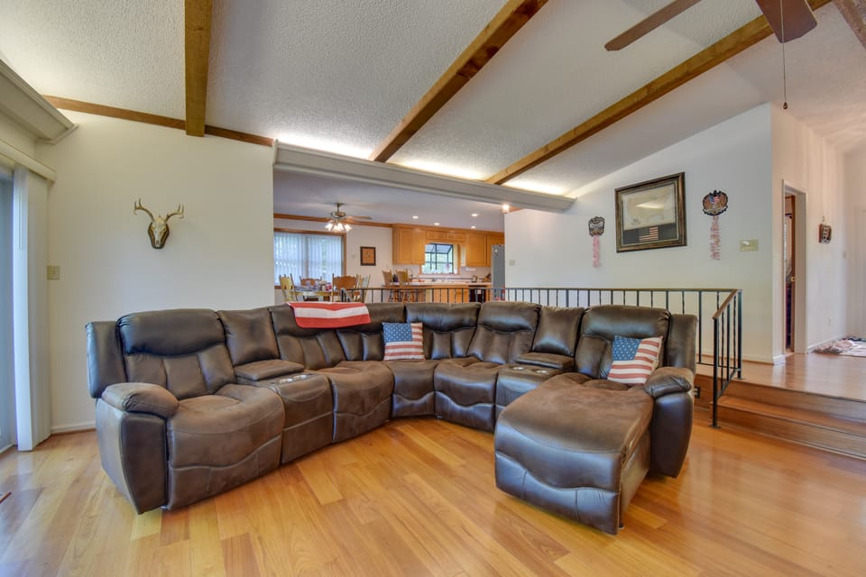 Deck, Dock & Resort Amenities: Home in Hot Springs House in Arkansas