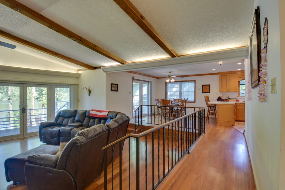Deck, Dock & Resort Amenities: Home in Hot Springs House in Arkansas