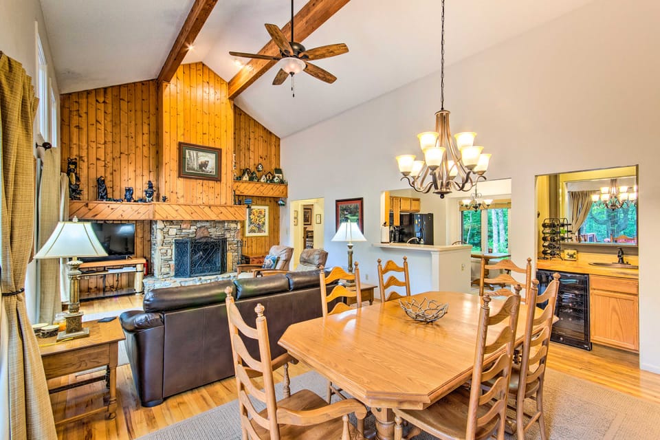 1 Mi to Marina: Lake Toxaway Cabin w/ Fire Pit House in Tennessee