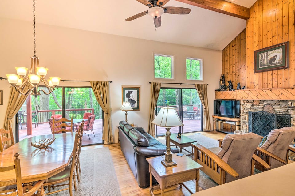1 Mi to Marina: Lake Toxaway Cabin w/ Fire Pit House in Tennessee