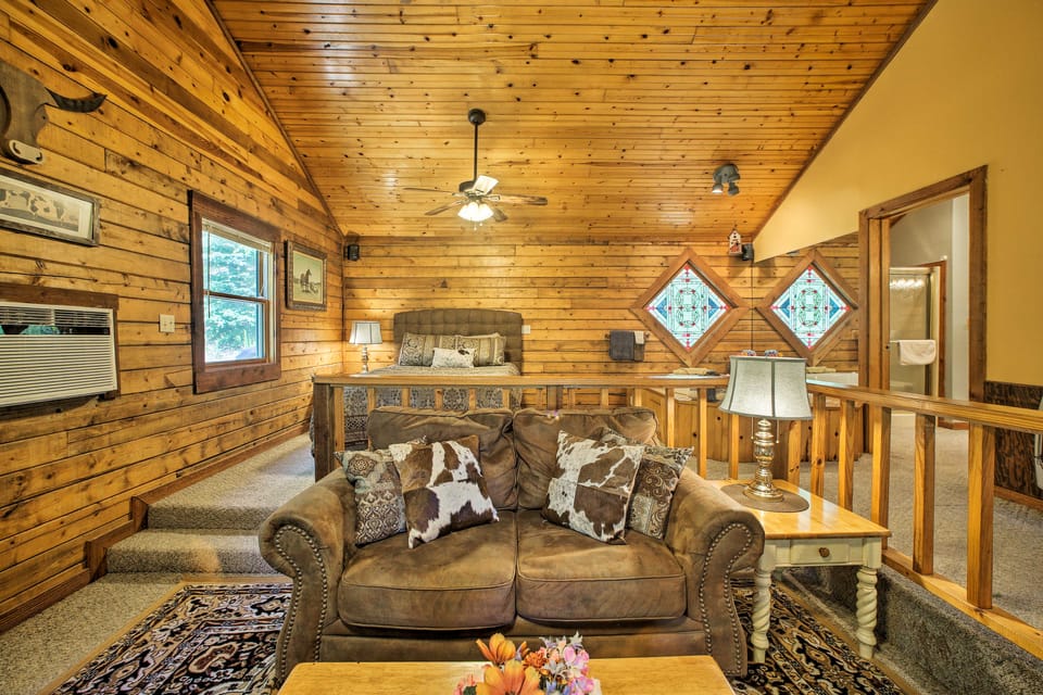 Secluded Studio 1 mi to Thorncrown Chapel House in Eureka Springs