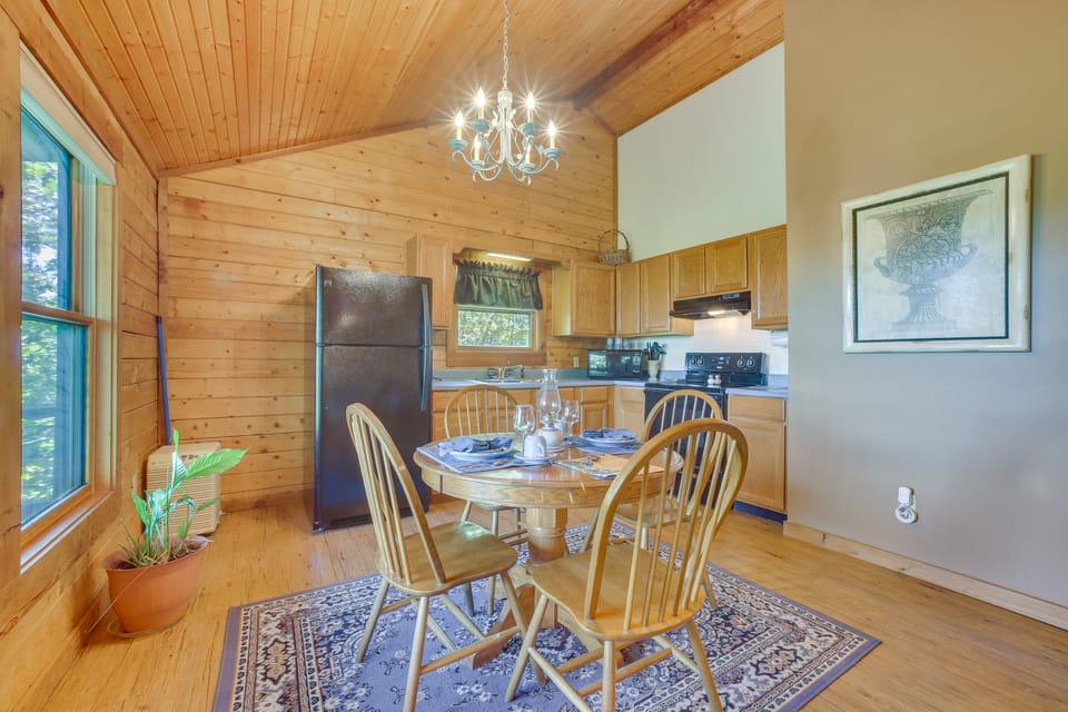 Studio w/ Mtn Views, 1 Mi to Thorncrown Chapel! Apartment in Eureka Springs