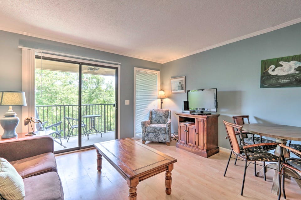 Walk to Folly Field Beach: Condo in Hilton Head! Apartment in Hilton Head Island