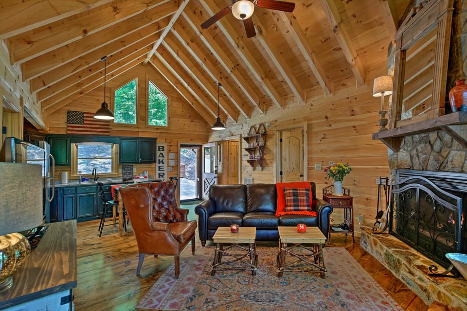 A Sunset Dream' - Upscale Blue Ridge Cabin! House in Georgia
