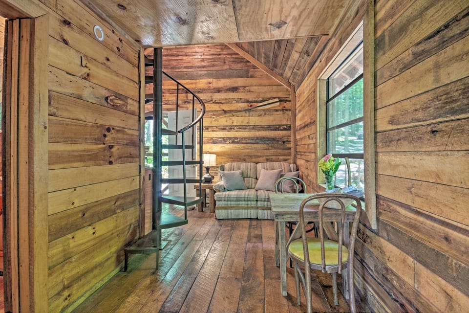 Creekside' Cabin w/ Deck in Pisgah Forest! House in Buncombe County