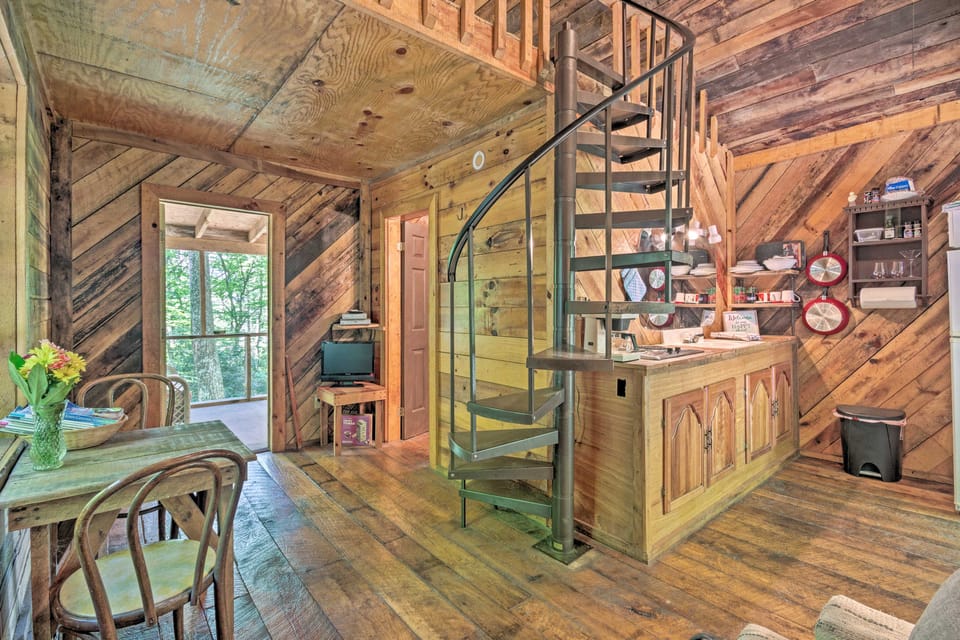 Creekside' Cabin w/ Deck in Pisgah Forest! House in Buncombe County