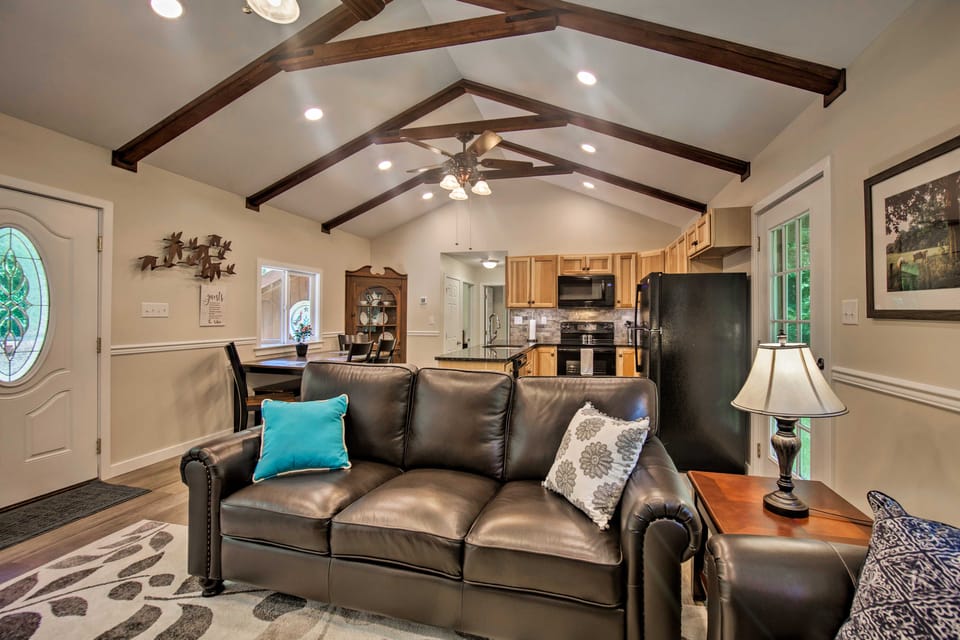 Hike, Hunt & Unwind: Cozy Cabin Near Hersheypark House in Pennsylvania