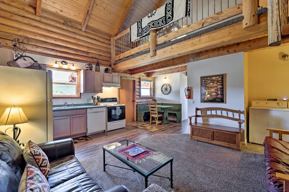 Pet-Friendly Moab Cabin w/ Mtn Views & BBQ! House in Utah