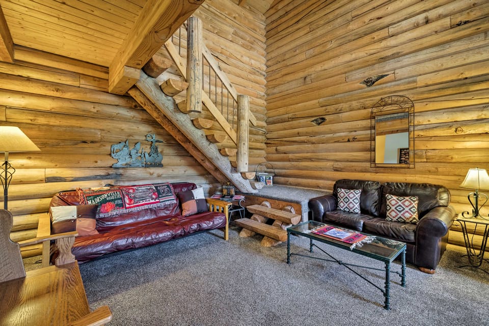 Pet-Friendly Moab Cabin w/ Mtn Views & BBQ! House in Utah