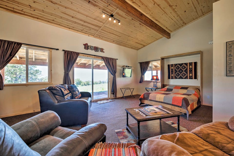 5-Acre Moab Studio w/ BBQ & Stunning Mtn Views Apartment in Utah