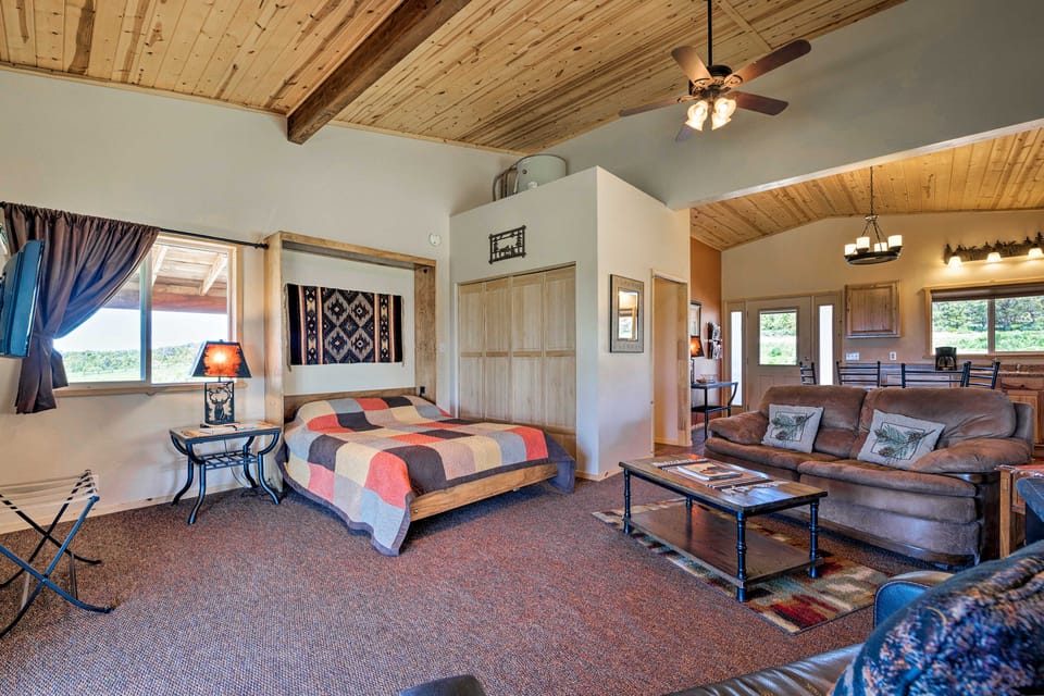 5-Acre Moab Studio w/ BBQ & Stunning Mtn Views Apartment in Utah