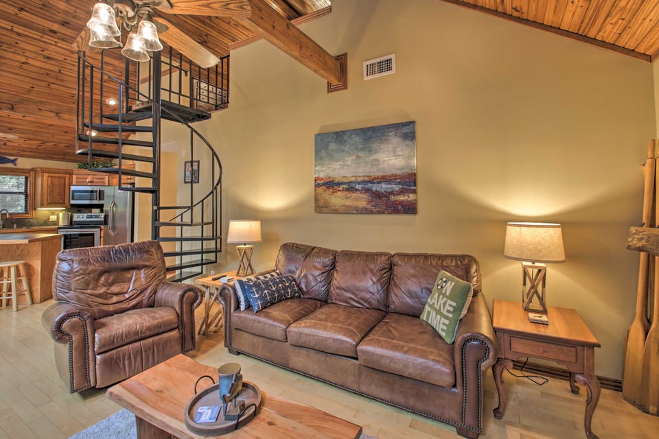 Waterfront Lake Dardanelle Home w/ Dock & Fire Pit House in Arkansas