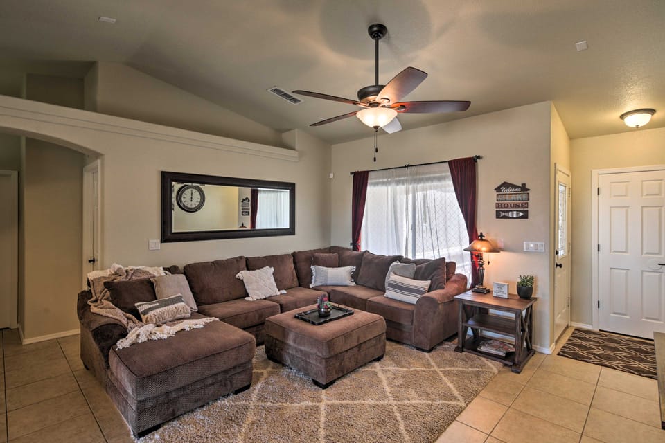 2 Mi to Beach: Lake Havasu Gem w/ Pool & Spa! House in Lake Havasu City