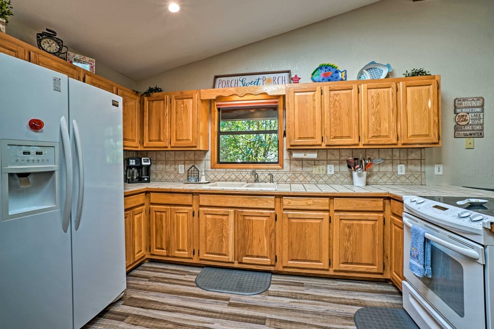 Home w/ Large Deck on Table Rock Lake! House in Table Rock Lake