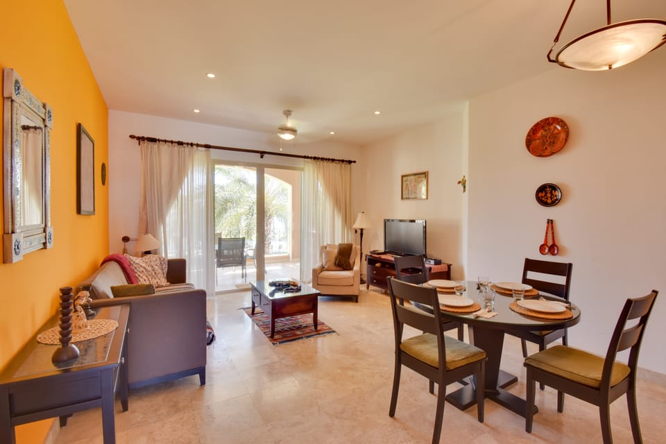 Gulf-View Condo: Private Patio, Pool & Golf! Apartment in La Paz