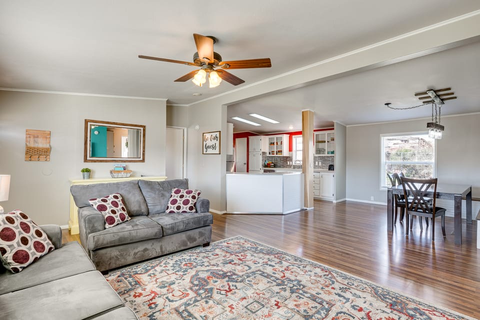 La Verkin Home w/ Yard, Covered Patio & Grill House in La Verkin