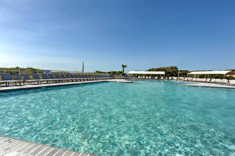 Pool, Spa & Dining: Beach Condo in Hilton Head! Apartment in Hilton Head Island