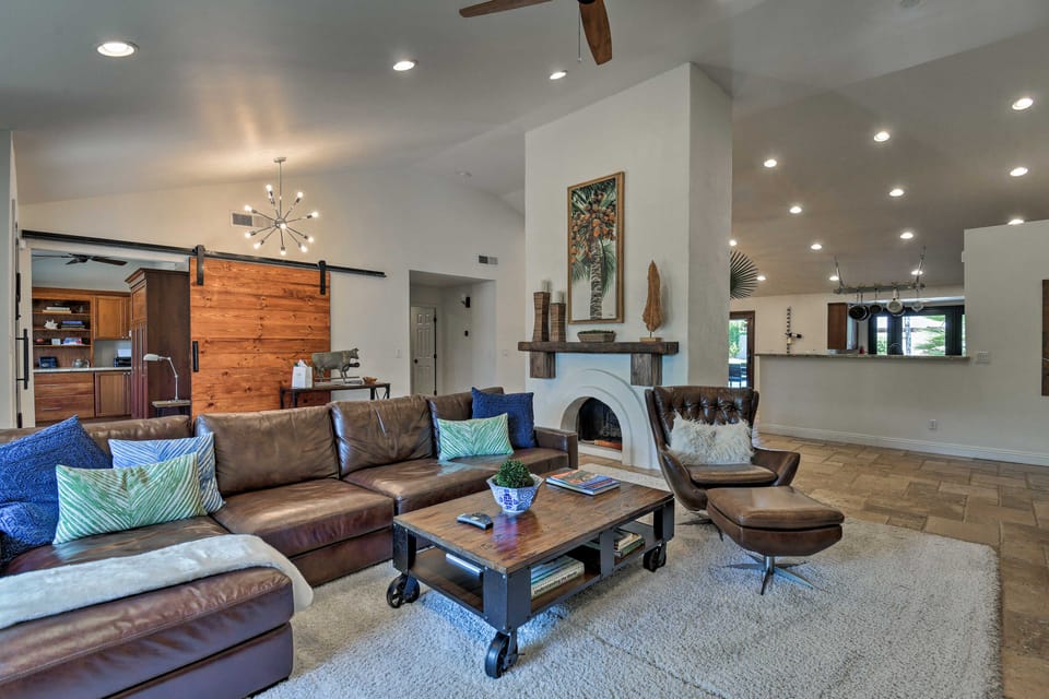 Scottsdale Oasis w/ Outdoor Bar & Pool! House in Buenavante