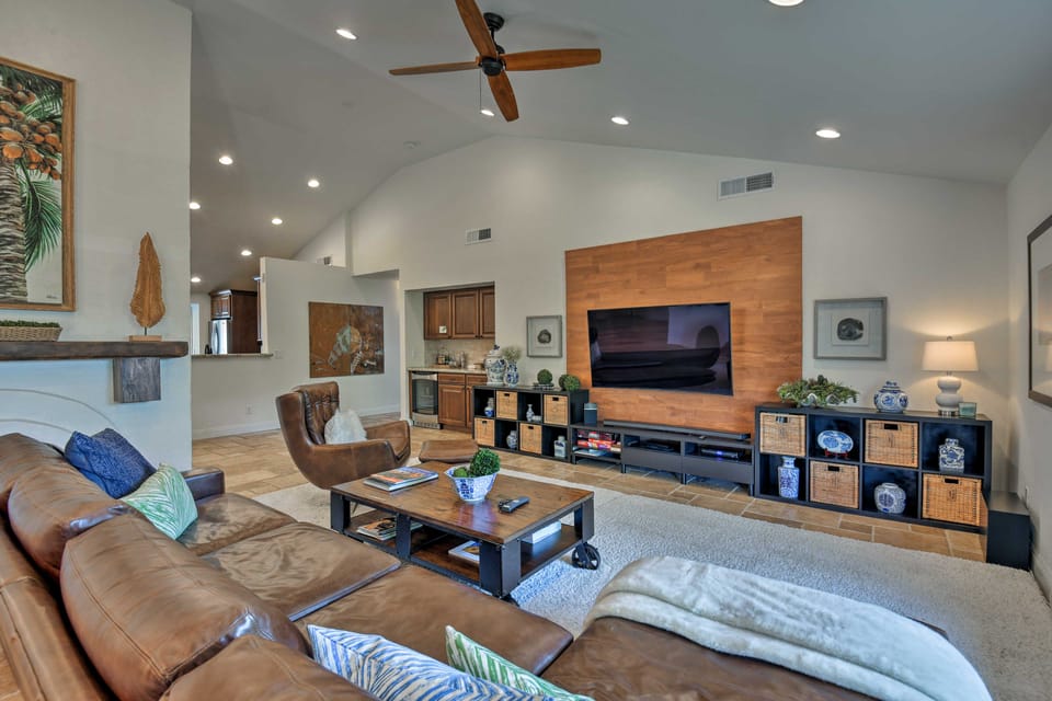Scottsdale Oasis w/ Outdoor Bar & Pool! House in Buenavante