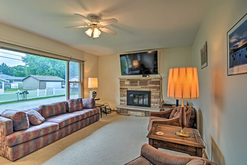Lake Huron House w/ Grill + Beach Access! House in Michigan