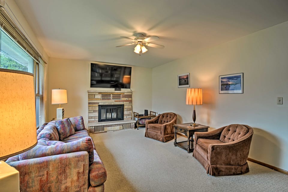 Lake Huron House w/ Grill + Beach Access! House in Michigan