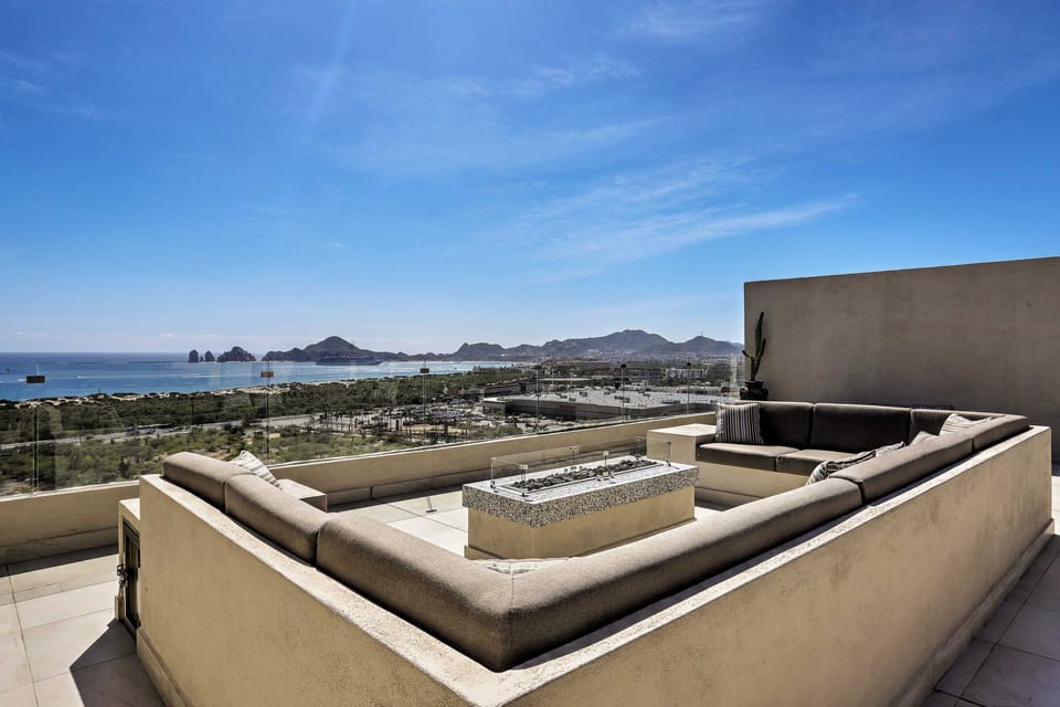 Luxe Cabo Condo w/ Ocean Views + Amenities! Apartment in Baja California Sur