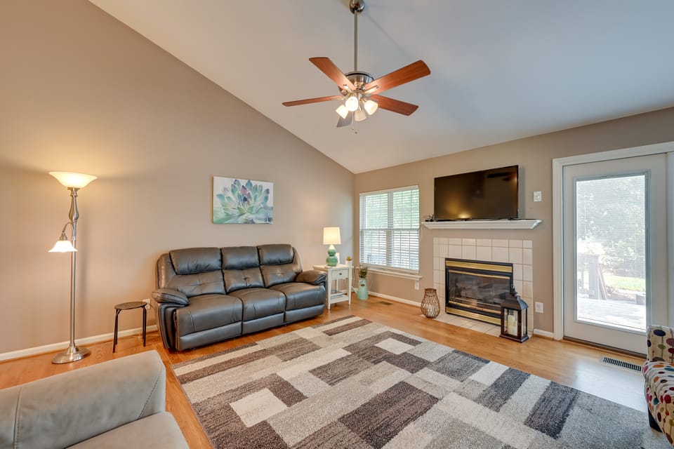 11 Mi to Greensboro: Family Home w/ Hot Tub House in Greensboro