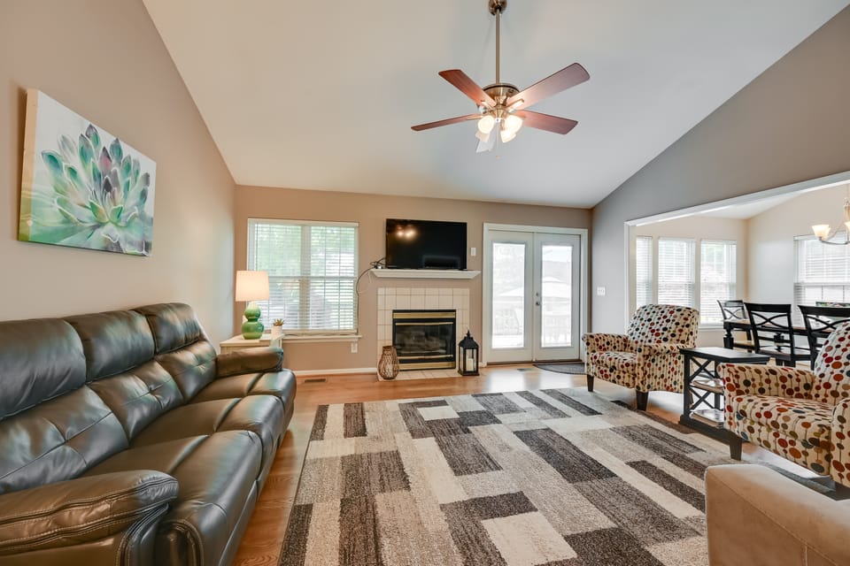 11 Mi to Greensboro: Family Home w/ Hot Tub House in Greensboro
