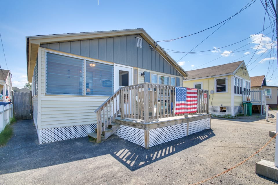 Cozy Hampton Cottage - Walk to Beaches & Marina! Cottage in Hampton Beach