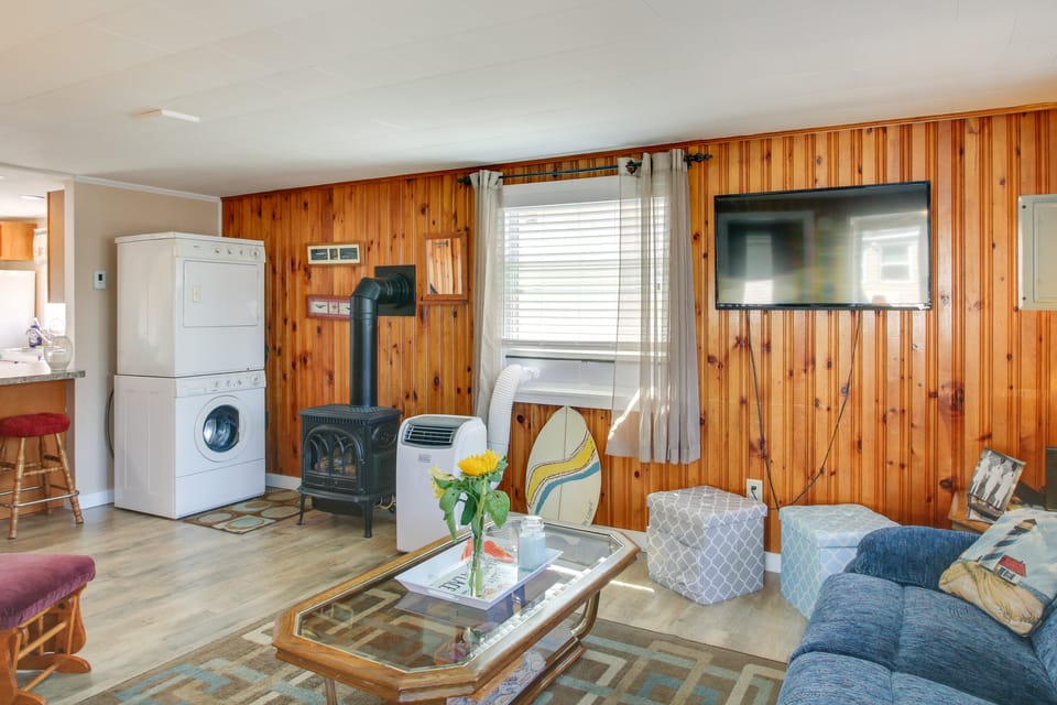 Cozy Hampton Cottage - Walk to Beaches & Marina! Cottage in Hampton Beach