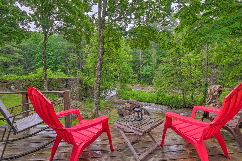 Berkshire Riverfront Ski Cabin: Close to Hiking! House in New Marlborough