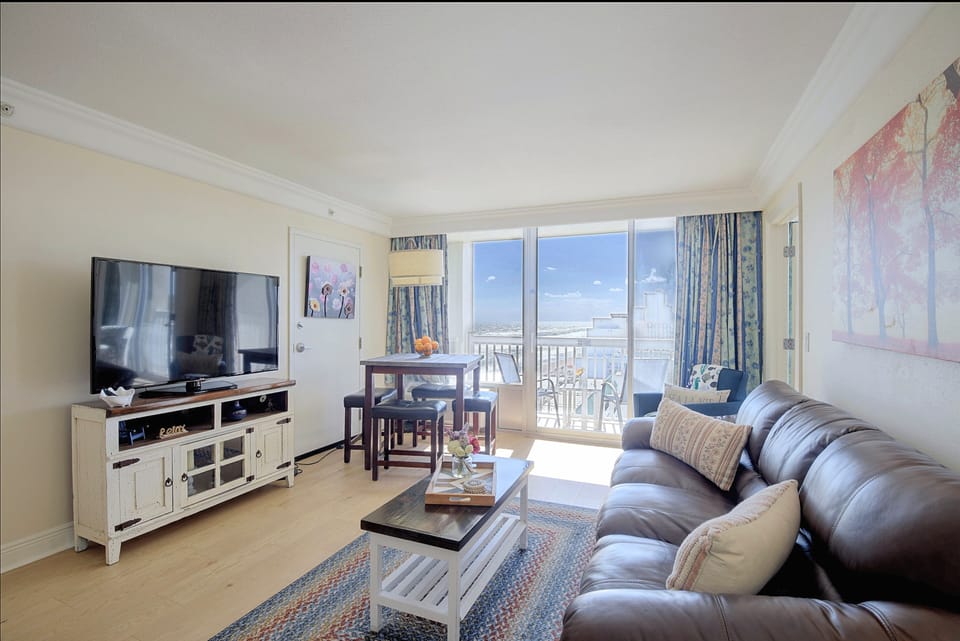 Daytona Beachfront Condo w/ Ocean View Apartment in Holly Hill