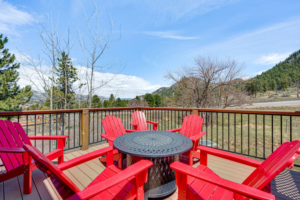 Newly Built Estes Park Townhome, 2 Miles to RMNP! Apartment in Estes Park
