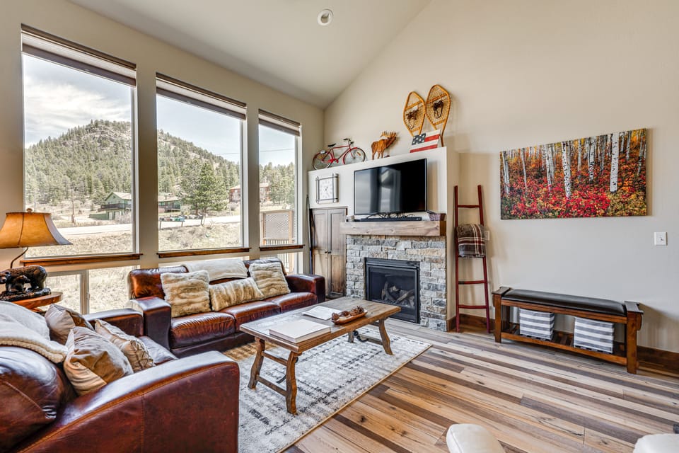Newly Built Estes Park Townhome, 2 Miles to RMNP! Apartment in Estes Park
