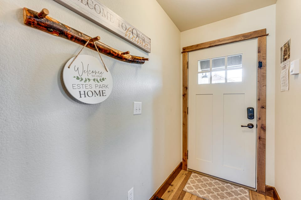 Newly Built Estes Park Townhome, 2 Miles to RMNP! Apartment in Estes Park