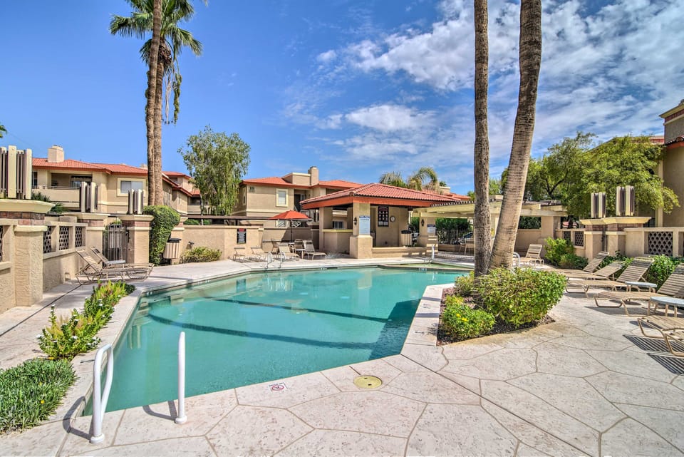 5 Mi to Hiking & Golf: Phoenix Gem w/ Pool Access Apartment in Phoenix