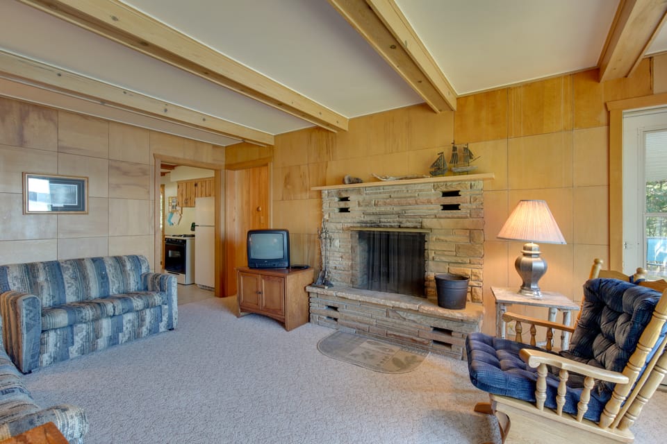 Eagle River Apartment w/ Private Dock & Fire Pit! Apartment in Wisconsin